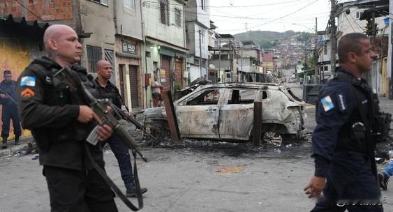 快看！国际时事头条消息！巴西警方与毒贩发生交火在巴西里约热内卢，警方与毒品贩