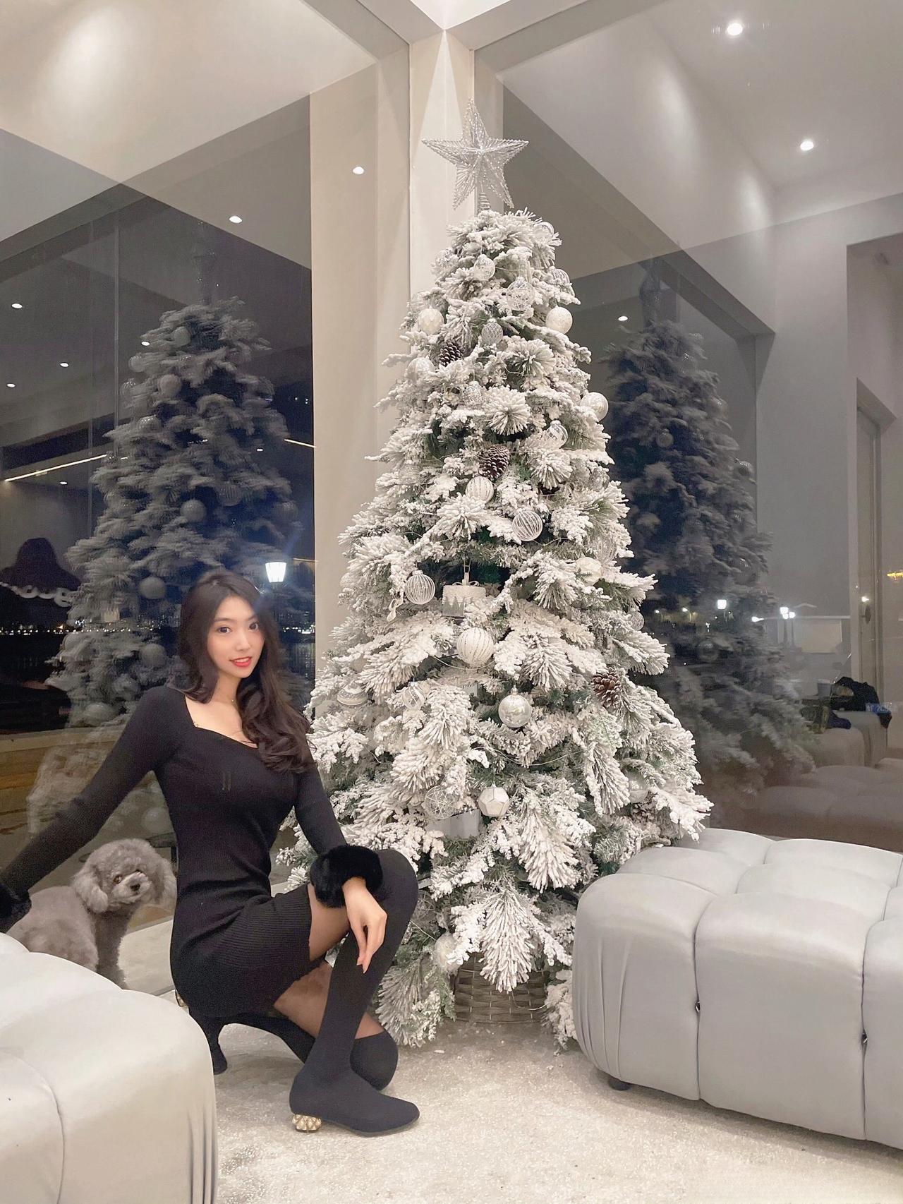 上热门穿搭御姐平安夜美女