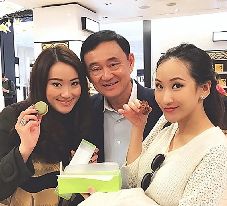 “通话门”这事其实不怪佩通坦，真不怪她幼稚，怪她爹！“通话门”事一出，立刻捏了