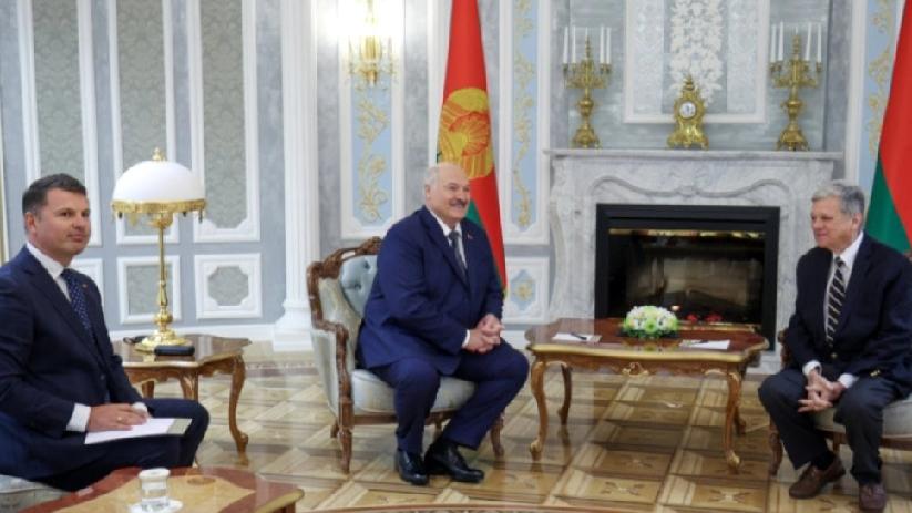 谈了两天，美白又有新动作！12月13日，美联社报道:“美国宣布解除对白俄罗斯