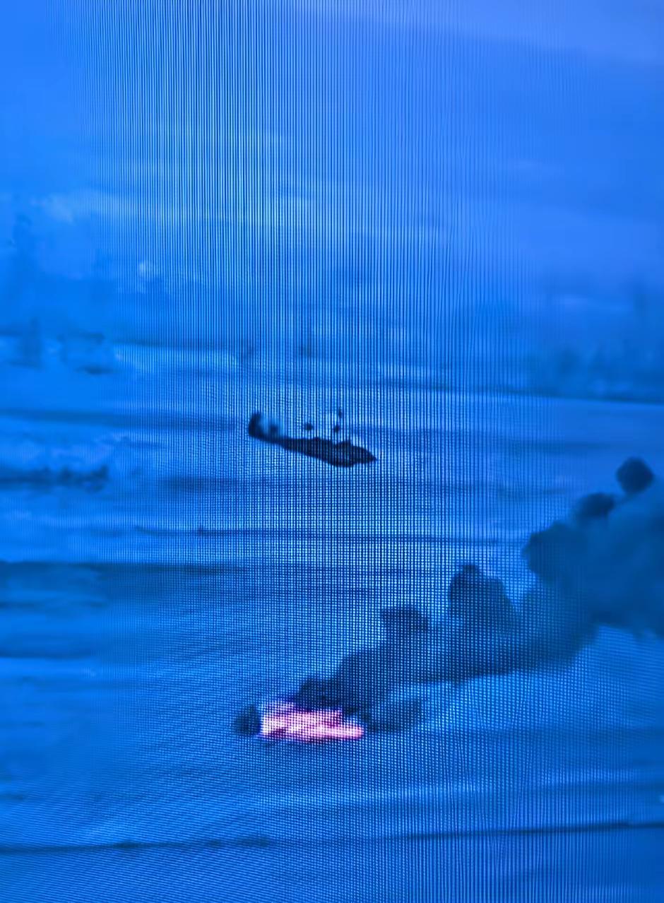 ​赔了夫人又折兵，在乌克兰波克罗斯福克的方向上飞行着两架俄军的卡52型直升飞机。