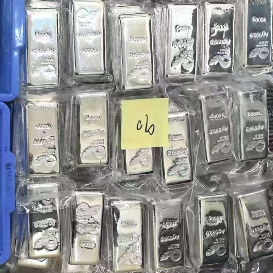 白银比赌博更可怕，原因如下。囤白银的银贩子，已经快要破产了；收白银的典当行，已经