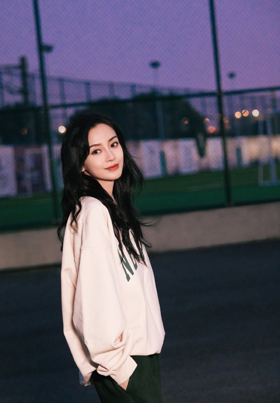 angelababy🤩杨颖 浅紫暮色，邂逅松弛感日常​​​