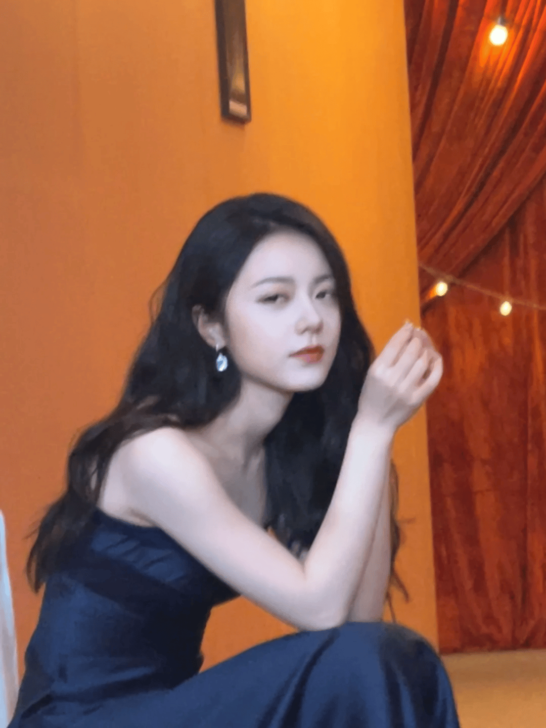 赵今麦越来越有女人的感觉了