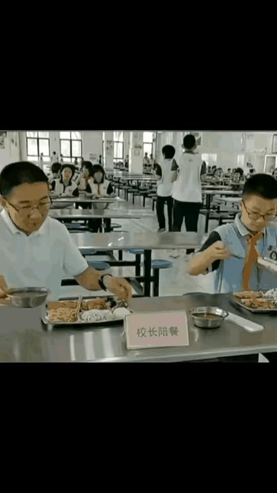 校长:你小子想毕业吗？#毕业#