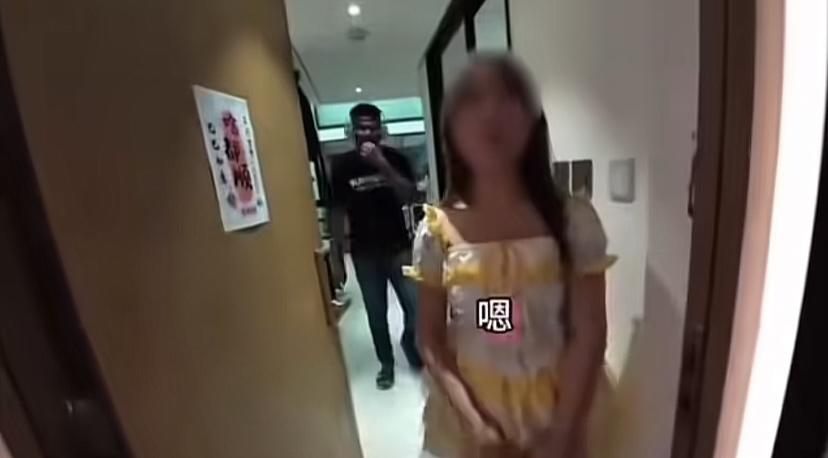 震碎三观，这么年轻漂亮的女孩可惜了！一快递小哥接了个活，买药，当女孩开门那一刻，