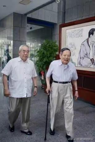 优秀的人总是惺惺相惜。科学家杨振宁钢琴家刘诗昆艺术家韩美林书画家范曾都
