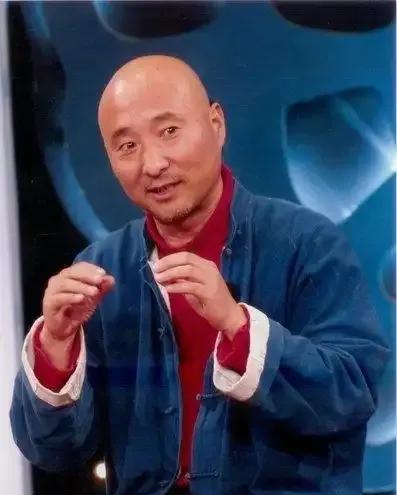 陈佩斯被过誉了，其实他和葛优一样，都是京圈星二代，演的角色也都是城市失意小青年的