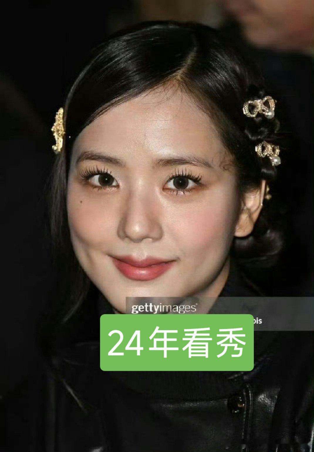 金智秀张元英待遇其实平时看智秀也不丑的，但是每次迪奥大秀颜值都翻车，而且一年比一