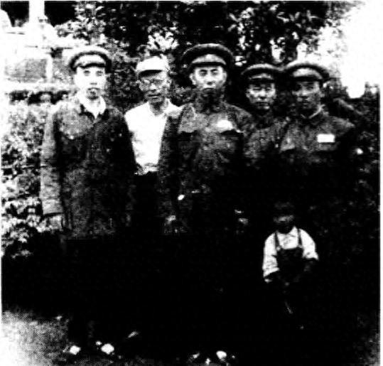 由军区司令降任师长，伍修权称是战局所需，这样的情况还有许多同类出现吗？1948
