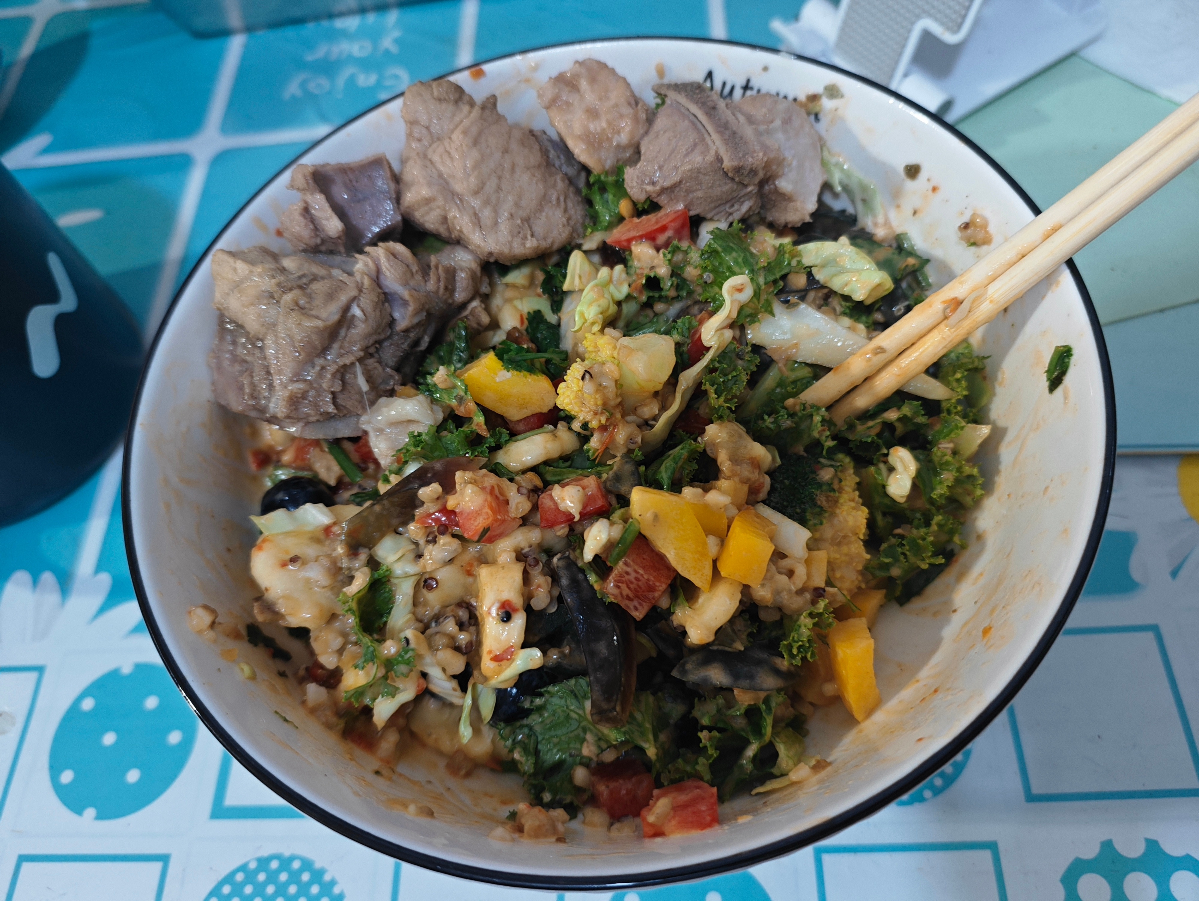 今晚的减脂餐——好大一碗！分量大是真的大，热量低也是真的低其中的大部分食材，几乎