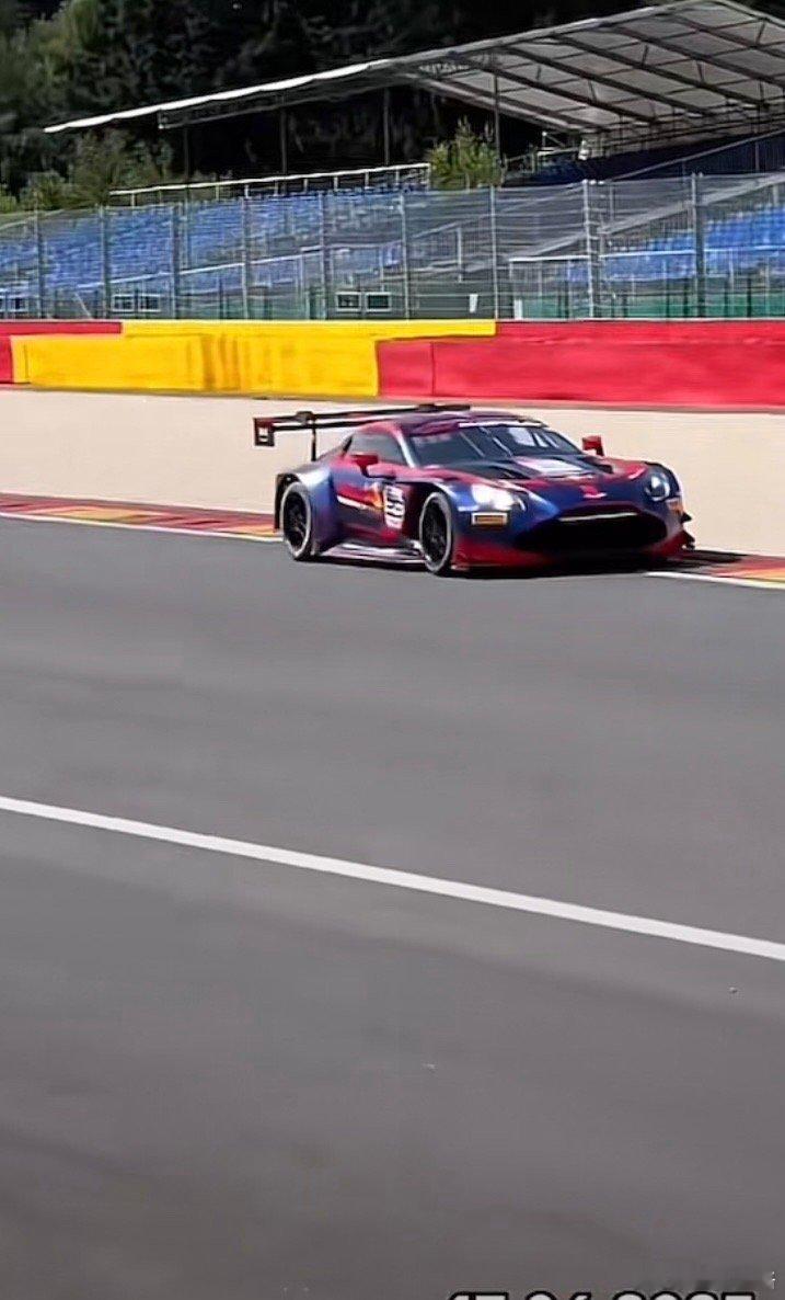 大多F1车手忙着去纽约首映礼德国新秀就是就秀．赫尔曼又去试GT3了我猜维斯塔潘暂