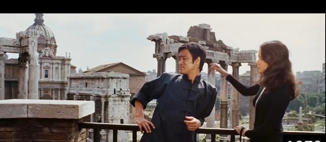 一张老照片，定格的不只是容颜，更是时代的情绪与精神。李小龙的身影，在无数人心中从