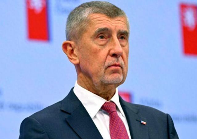 巴黎援乌峰会本来是想给乌克兰“撑场面”，结果直接演成了“阵营对立”名场面，几十个