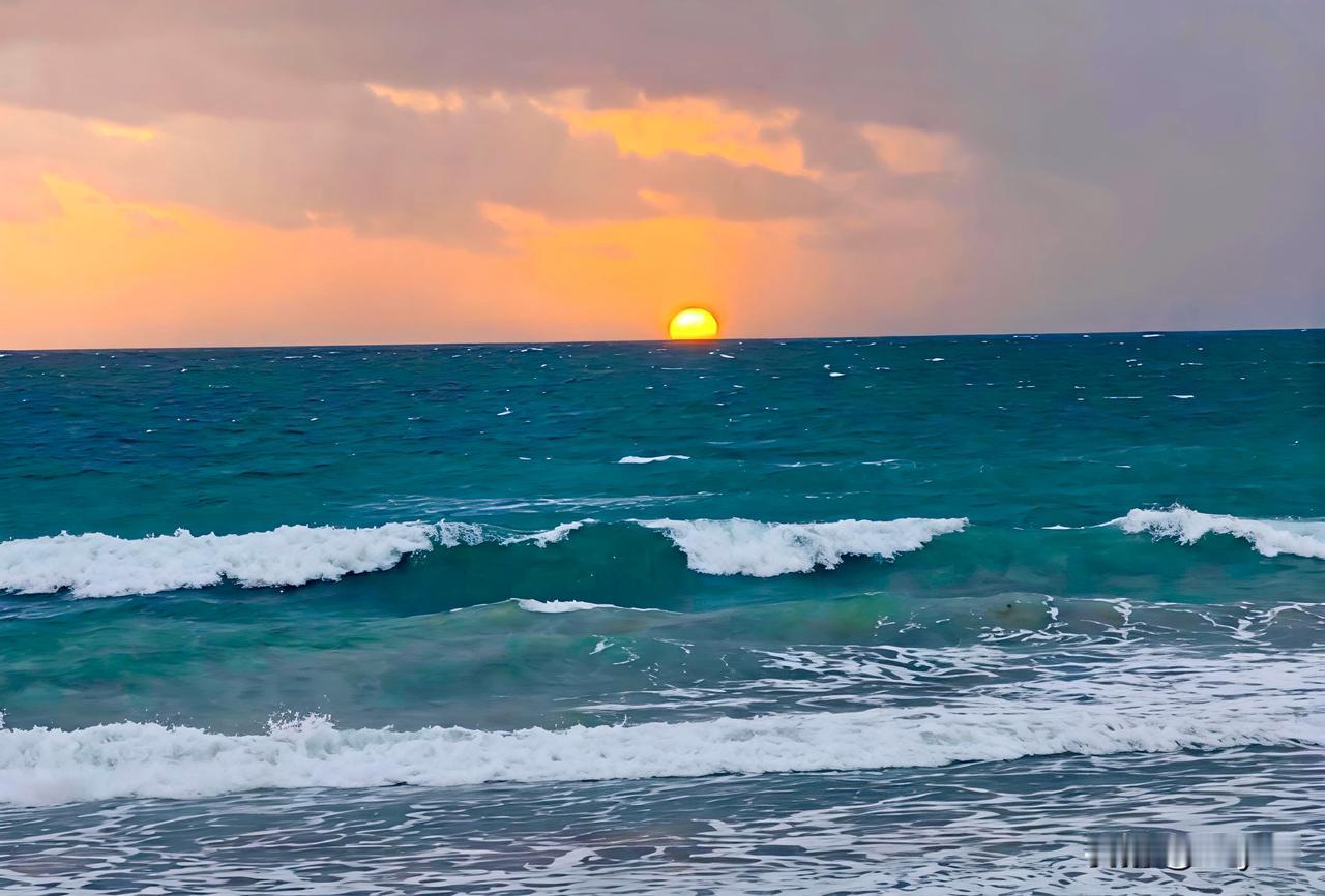 乐游科茨洛海滩，观赏印度洋日落景色。此海滩位于澳大利亚珀斯市区以西约15分钟车程
