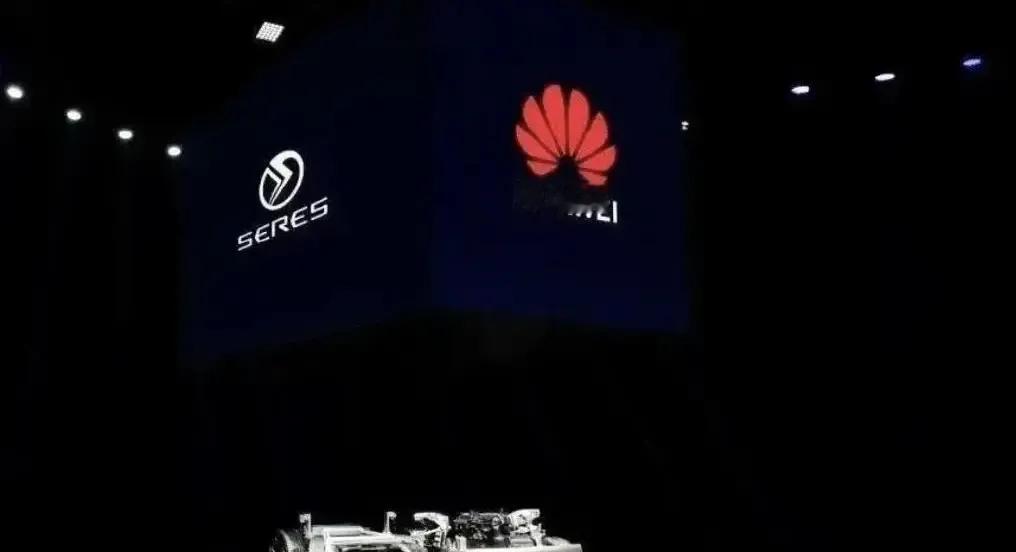 赛力斯跟华为摊牌谈判，如何看待？首先明确一点，网上现在传的赛力斯退出智选车这种言论纯粹是不可能的。这