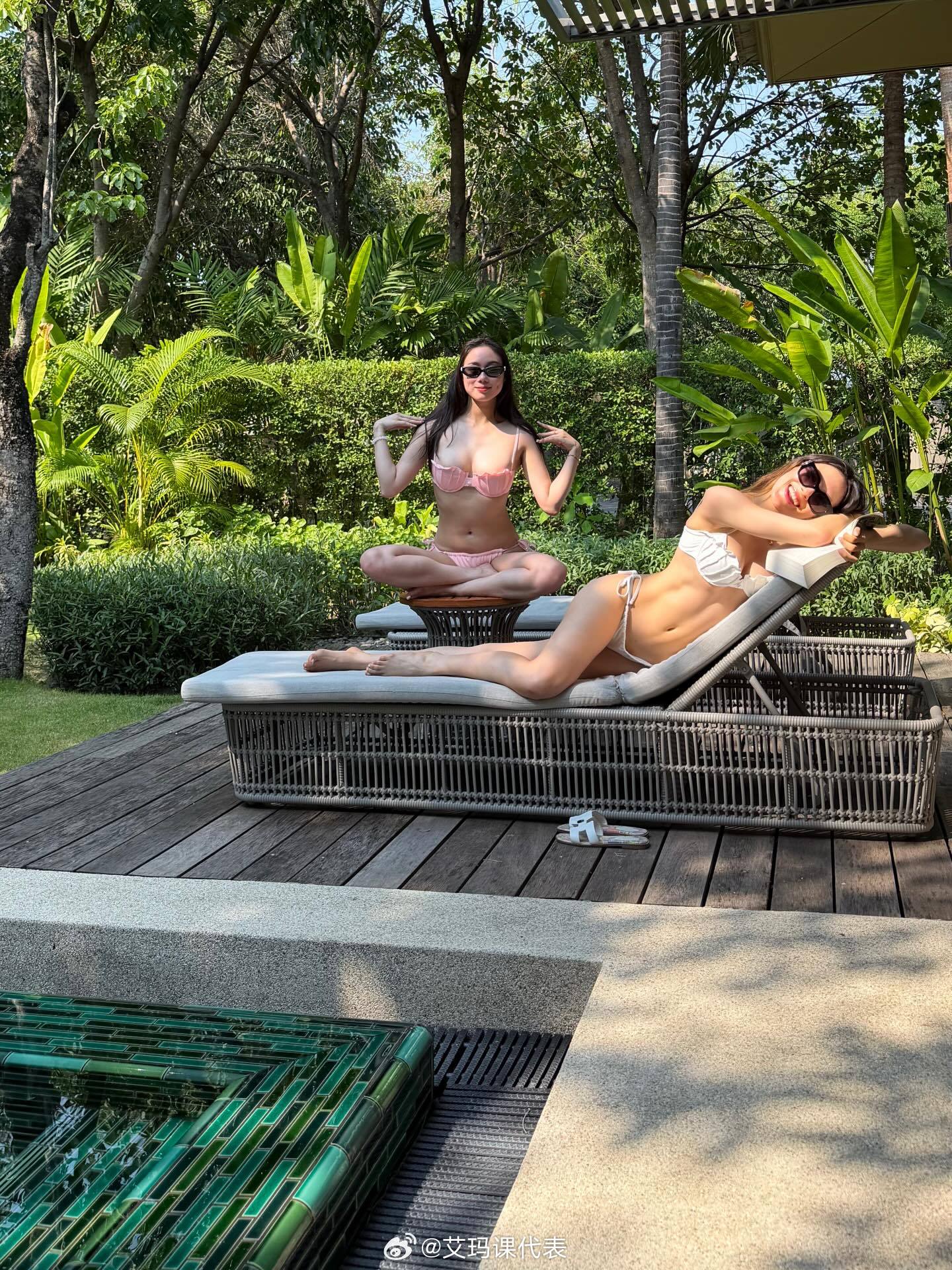 谷爱凌何超欣穿比基尼谷爱凌何超欣比基尼照谷爱凌何超欣比基尼照，好辣！