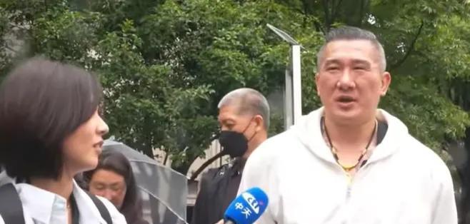 参观上海四行仓库是额外加的行程，“馆长”陈之汉参观后感叹道，很震撼也很难过，自己