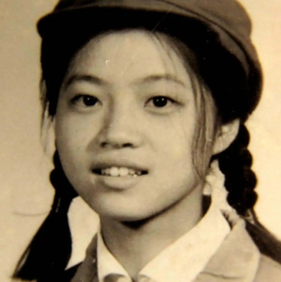 1969年，21岁的女知青廖晓东，嫁给了一贫如洗的老光棍。新婚夜，廖晓东一脸娇羞
