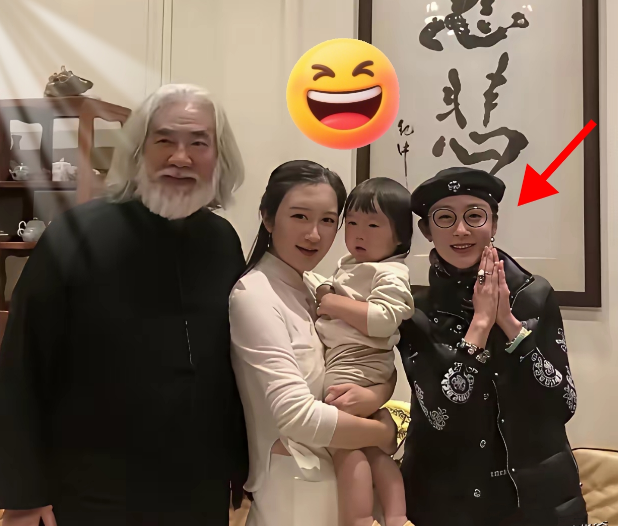 这下好了，全网都知道了，张纪中的岳母看起来比他媳妇还要年轻漂亮​杜