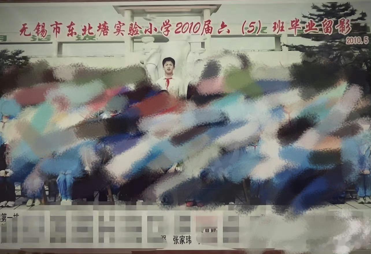 张凌赫小学就是班上最高的男生张凌赫小学系红领巾毕业照原来“理工学霸”小时候长这样