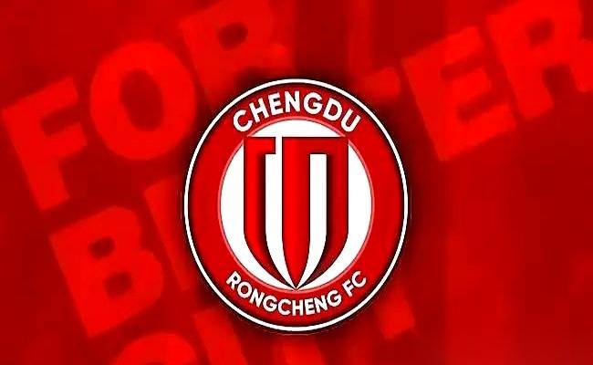 明年冠军是谁？别猜了，直接刻在海港奖杯柜上吧。中超现在就这一家，稳得像一块铁。