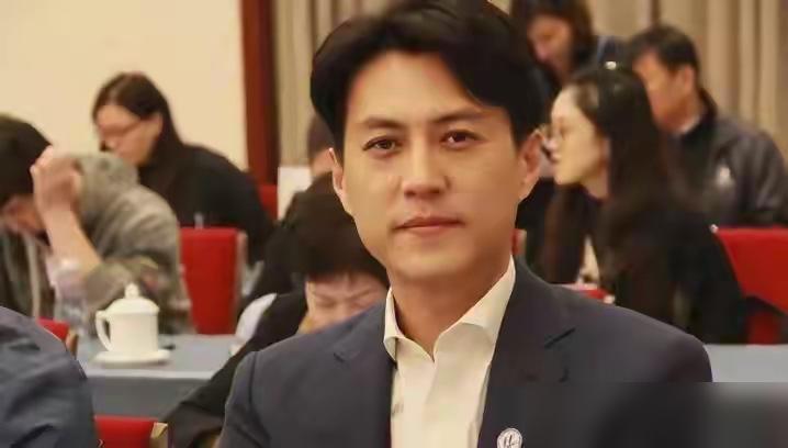 2026开年剧王预定！靳东携五部硬核新作杀疯了，谍战、军旅、现实题材全覆盖，承包