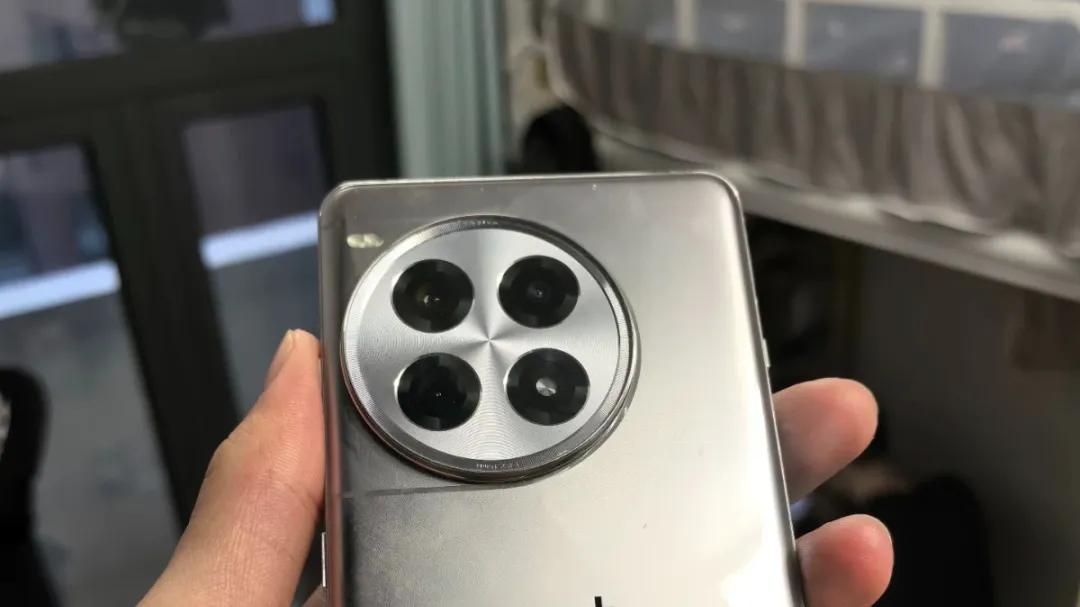 骁龙8Gen3新机跌至1399元,还是16+512高配版,如今二手卖多少?