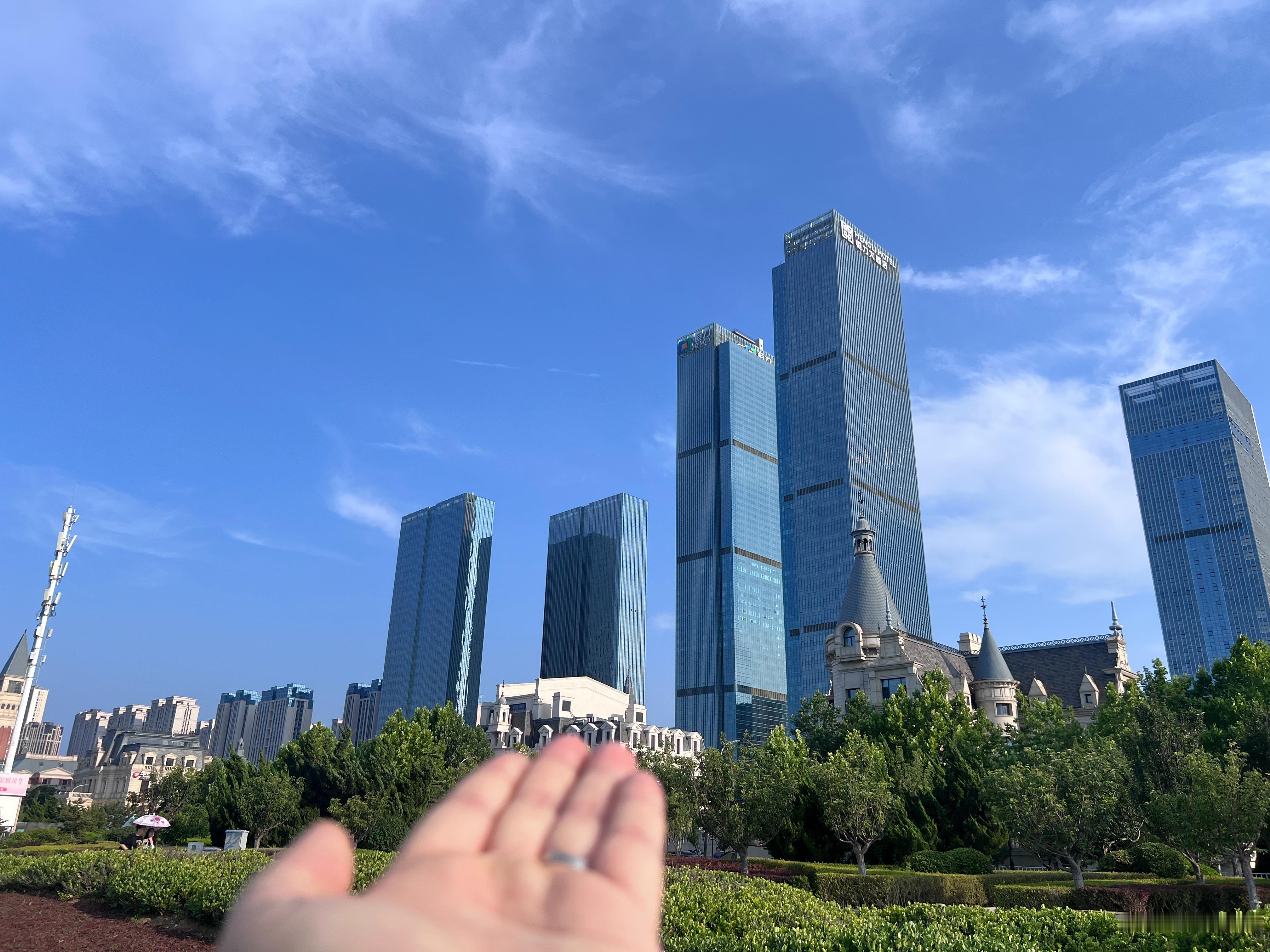 中国顶尖的十大科技公司：第1名→华为，总部深圳第2名→腾讯，总部深圳第3名→阿里