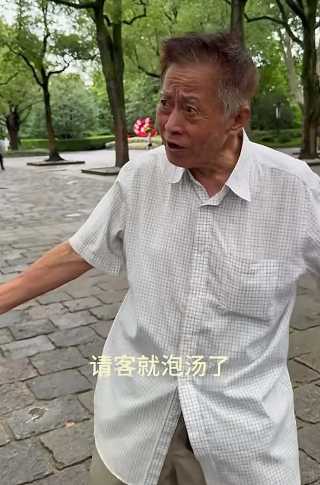 好消息！建工爷叔明天将有90000米进账。上海建工股票明天要分红了，按照他持有1