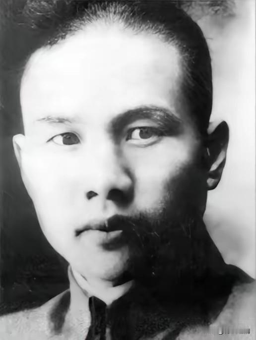 1949年，军统少将周镐被蒋介石下令处死，然而16年后，他的妻子却找到上海市市长