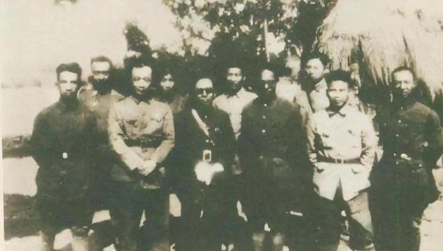 南昌起义后，他失联十年，找到新四军时，叶挺：你地位太高咋安排朱克靖，1895