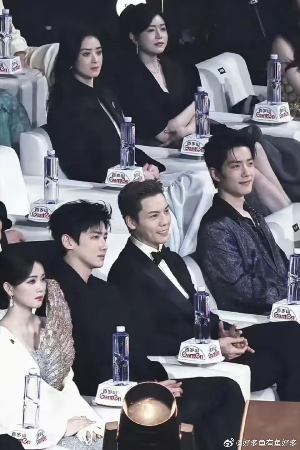 一直搞不明白像这种大型颁奖盛典演员座位是按什么排的？演技？颜值？流量？后台？每次