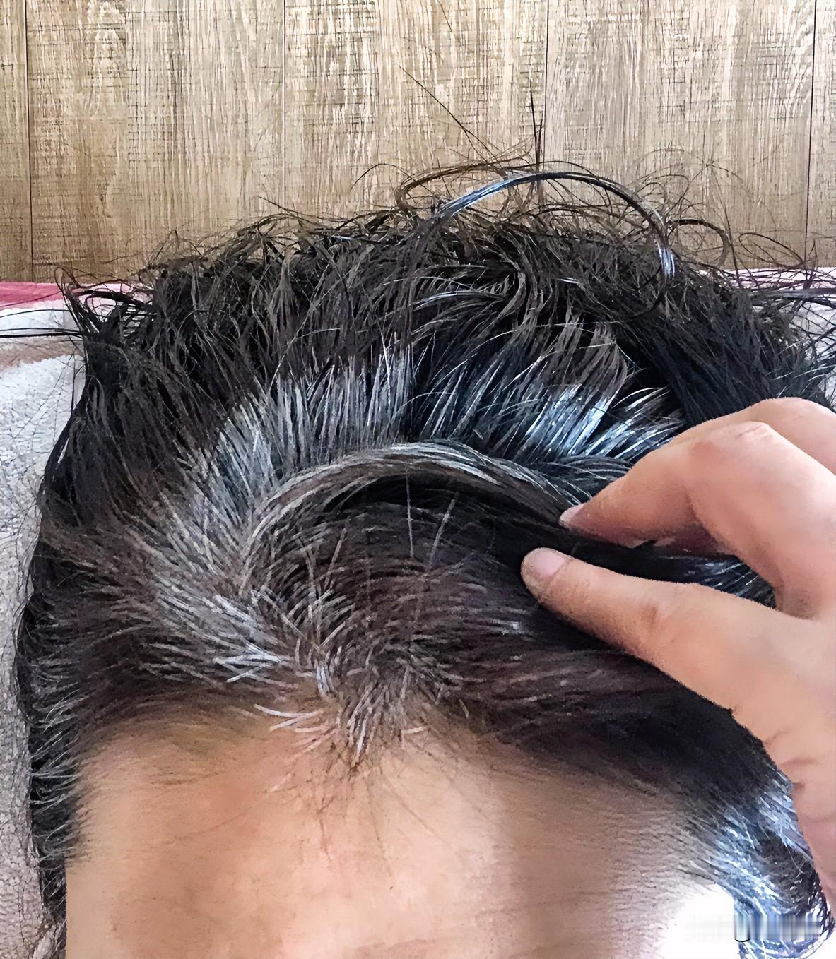 退休人做回自己的第一件事就是：不装嫩了！自从30多岁发现有白头发后，就开始离