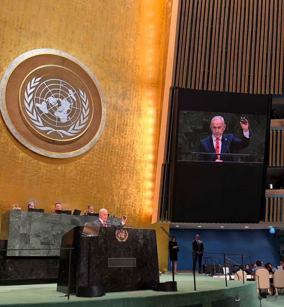 简体中文翻译🇮🇱以色列总理内塔尼亚胡在联合国演讲的开场白，直接抨击离