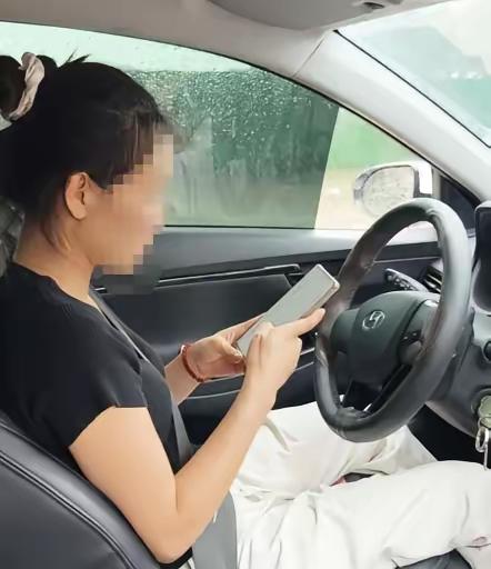长沙占车位事件最懊悔的人曝光！丈夫全程劝不住妻子，如今满是无奈现在回头看，最憋
