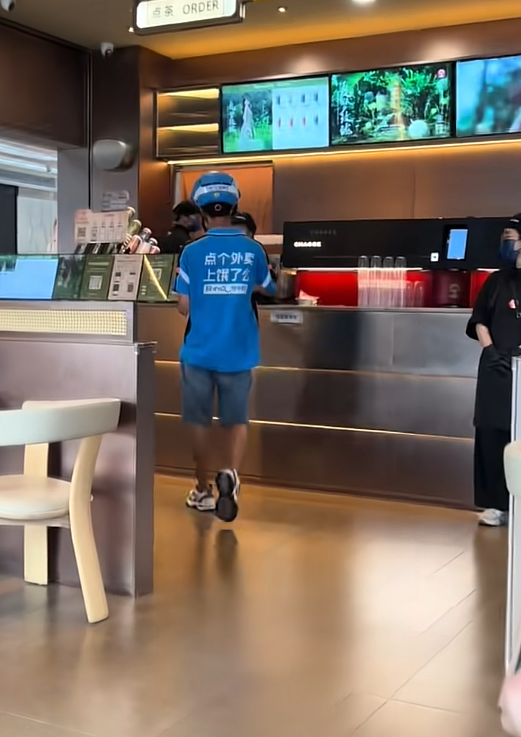 咱也不懂，点外卖不比自取贵吗？