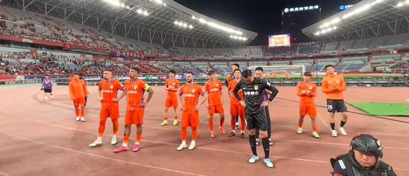 鲁沪之战山东队0-1申花，鲁媒：攻防短板亟待解决