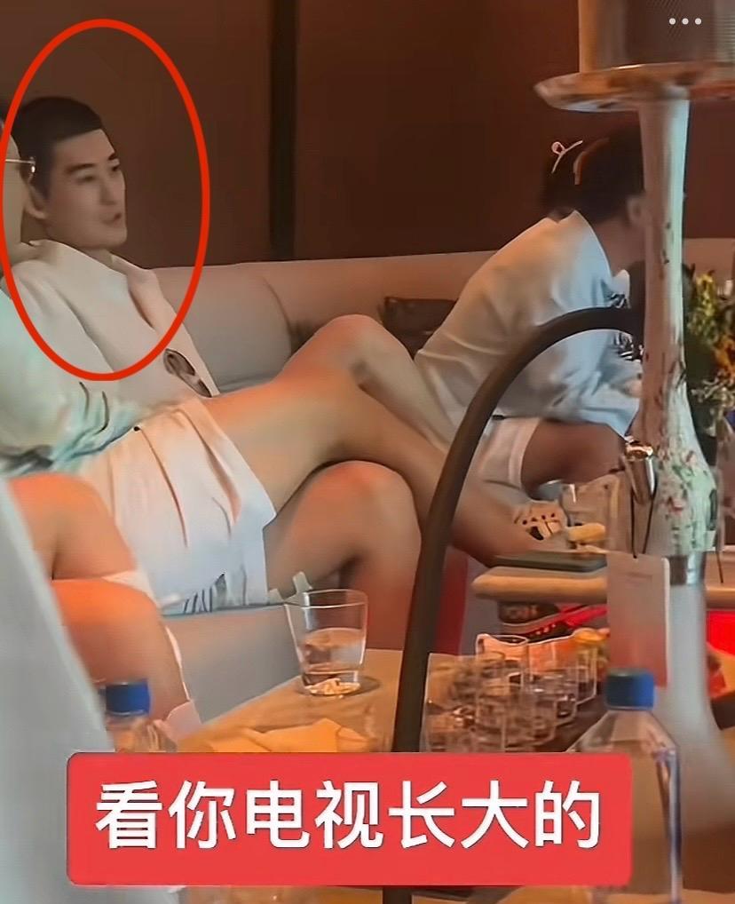 张瀚去ktv潇洒被偶遇了？有网友发出了一段仅仅只有几秒钟的视频，看起来有点像偷偷