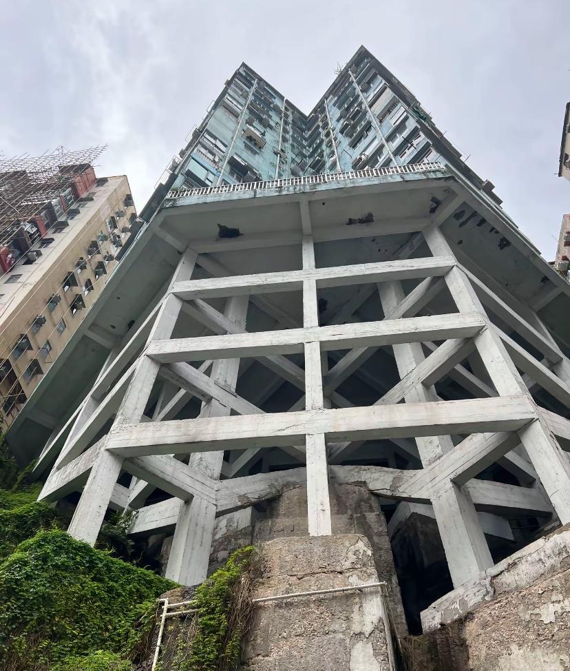 香港建筑房子基础都是真材实料不计成本，不会偷工减料。