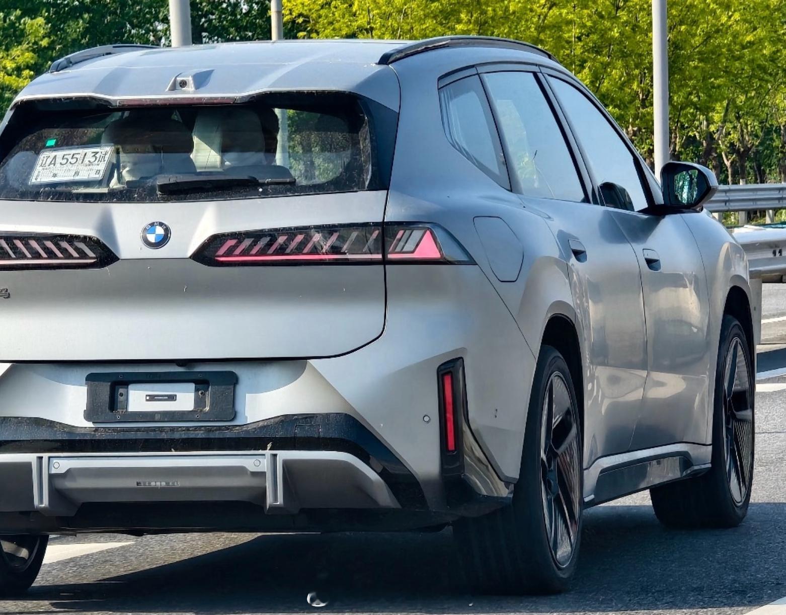 长轴距国产的宝马iX3都上路了这车不少Bimmer的呼声还是很高再给大家回顾下申