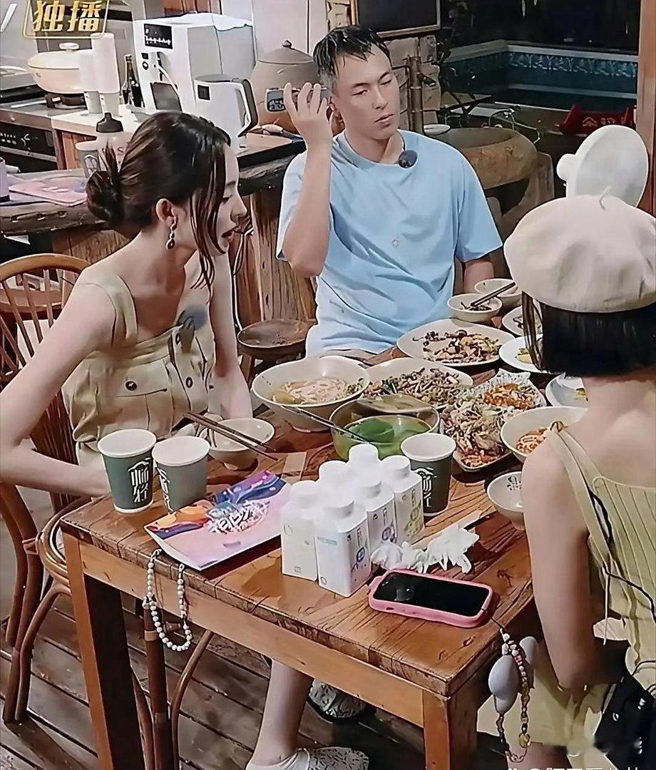 娜扎到底有多瘦啊？镜头里都这样了，现实中得瘦成啥样，根本不敢想