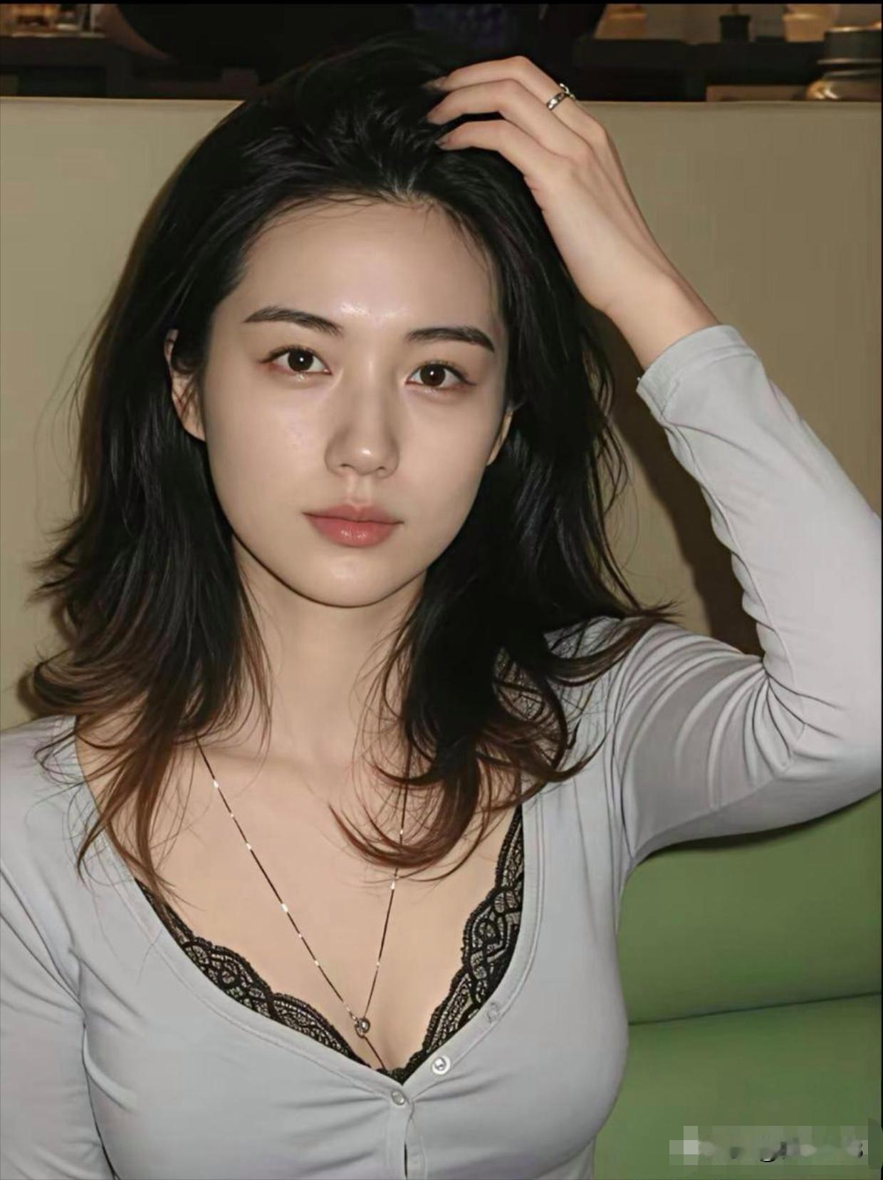 这才是真正的美女，五官太精致了！