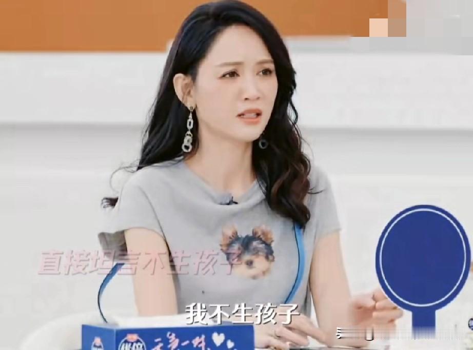 难怪严屹宽这些年事业发展这么差，娶了个情商堪忧的老婆，应该也有一些影响吧。她