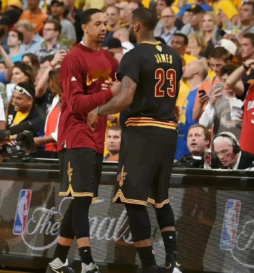 詹姆斯曾经的骑士老队友弗莱说，如果詹姆斯单核带队过了第一轮，他就是GOAT了。