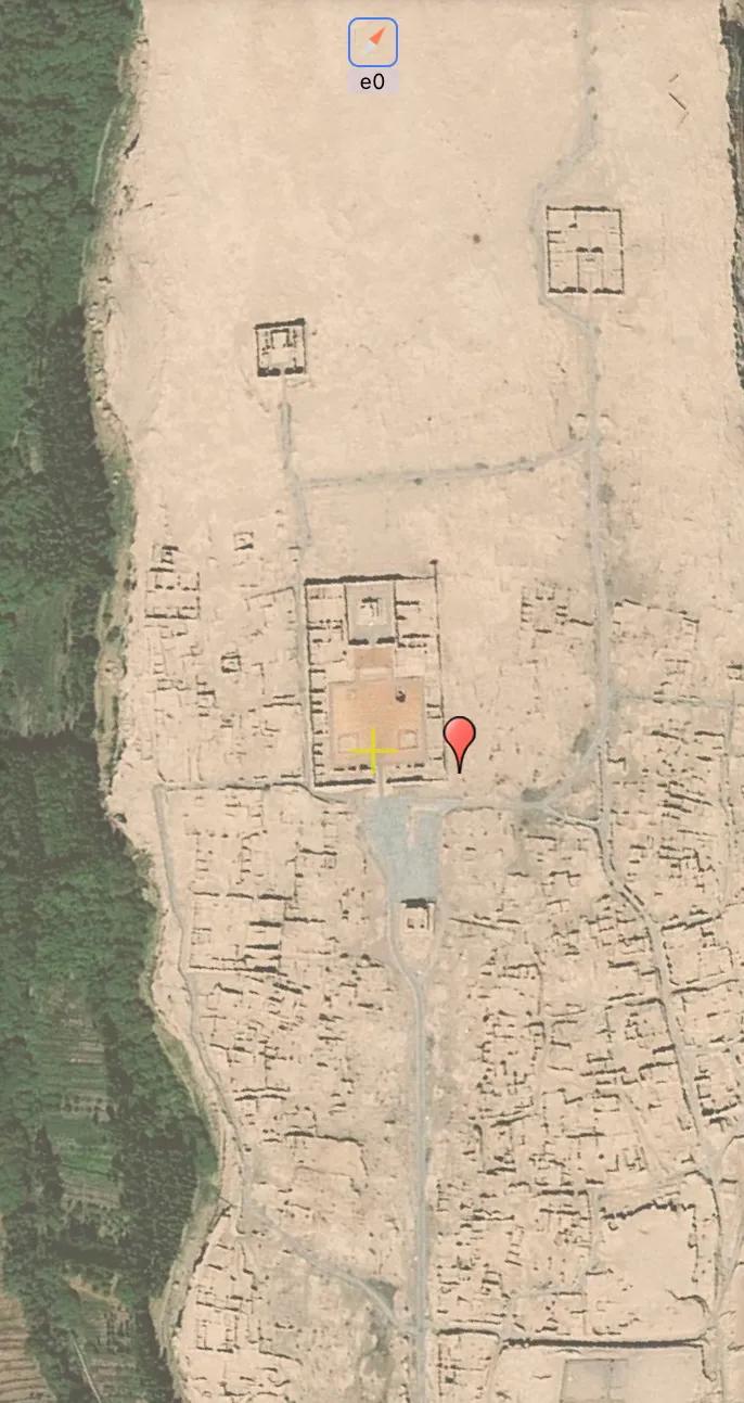 新疆交河古城高清卫星图交河故城位于新疆吐鲁番市雅尔乃孜沟河心洲台地上，四周被3