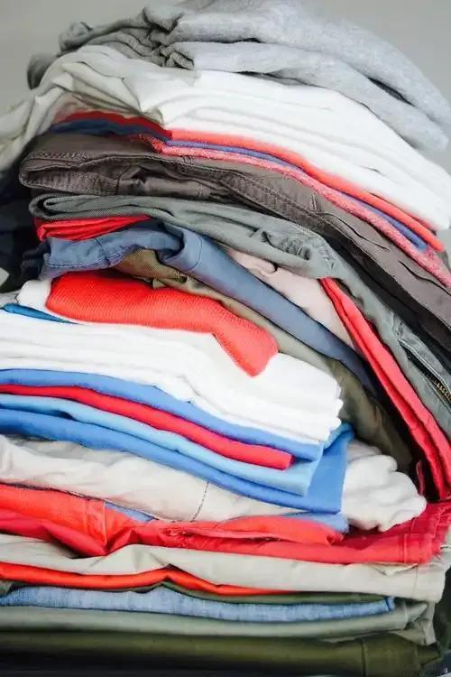 你会嫌弃亲戚给的衣服吗？我幺婶家条件不是特别好，有两个女儿一个儿子。大女儿，也