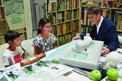实打实的打脸现场！2015年二胎政策正式出台，翟振武教授曾十分自信地放话，放开