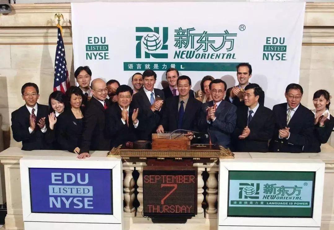 2006年前后，新东方完成上市，徐小平也逐渐把人生重心从新东方转向了另一条赛道。