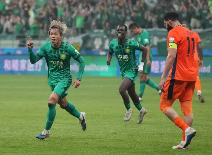 四连胜之后，海牛很明显的飘了。4:1拿下泰山队，3:1搞定海港，两个3:1痛殴武